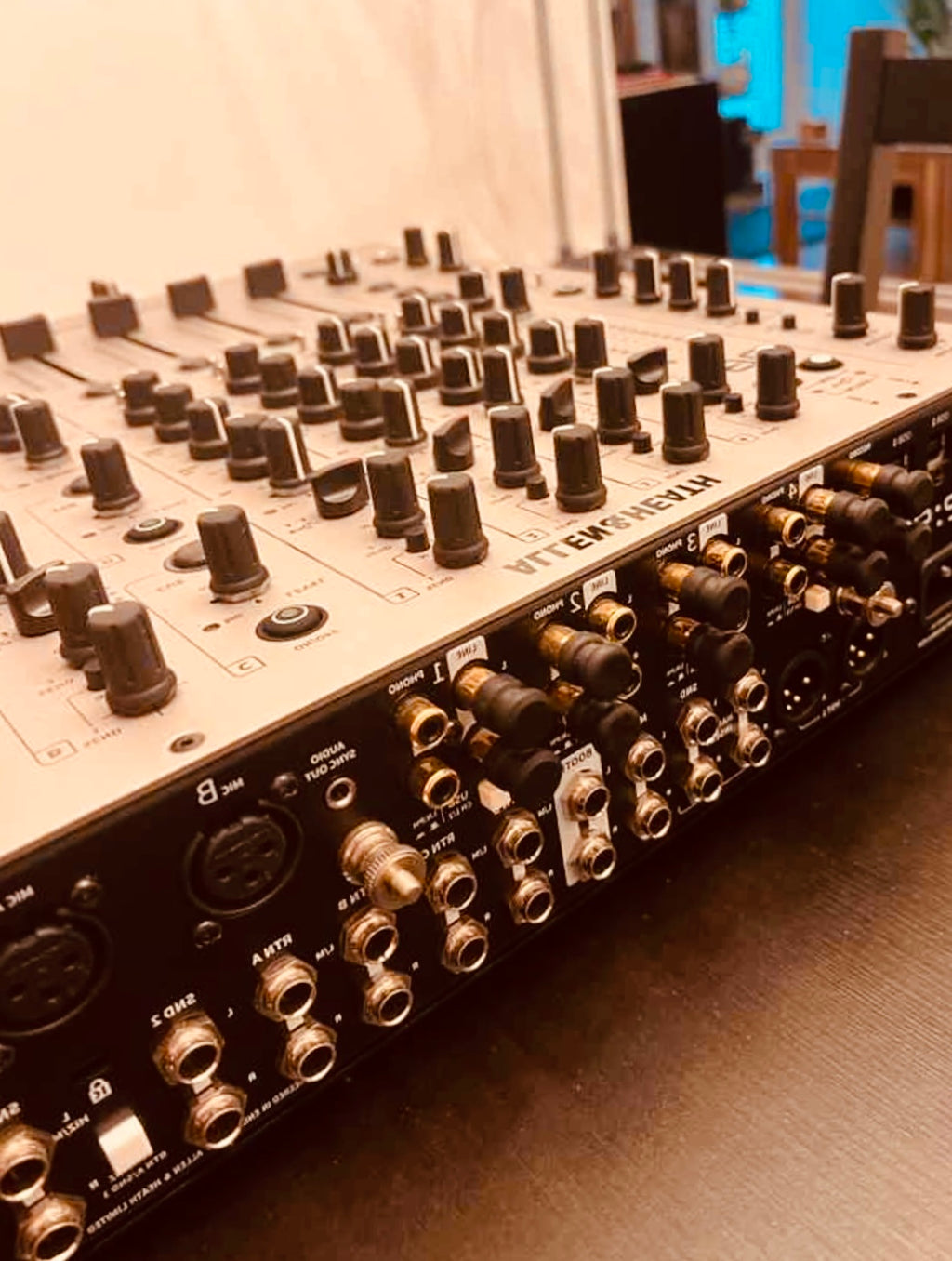 (Superbe état) A&H Xone:96 – Table de mixage DJ analogique professionnelle