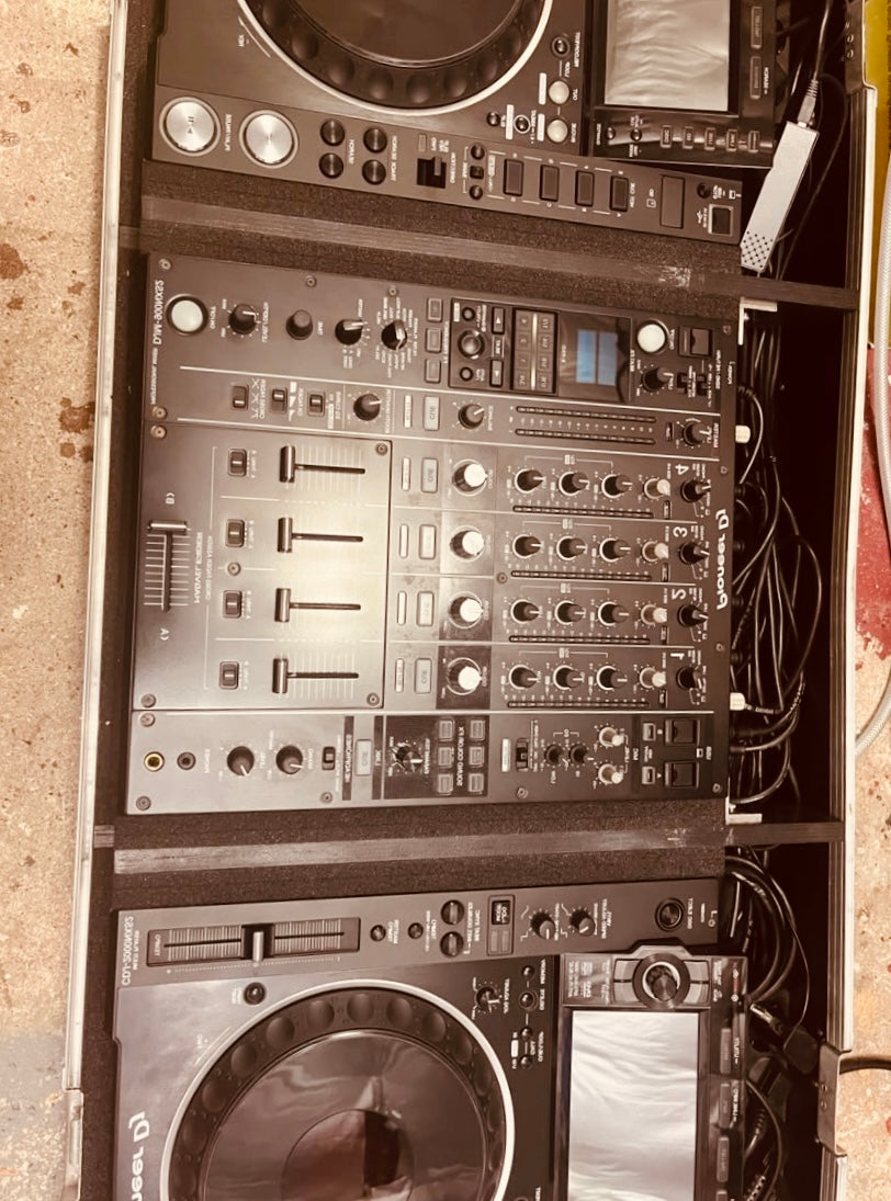 (Excellent état) Pack Setup Pro – 2x CDJ-2000NXS2 + DJM-900NXS2 + Flight Case