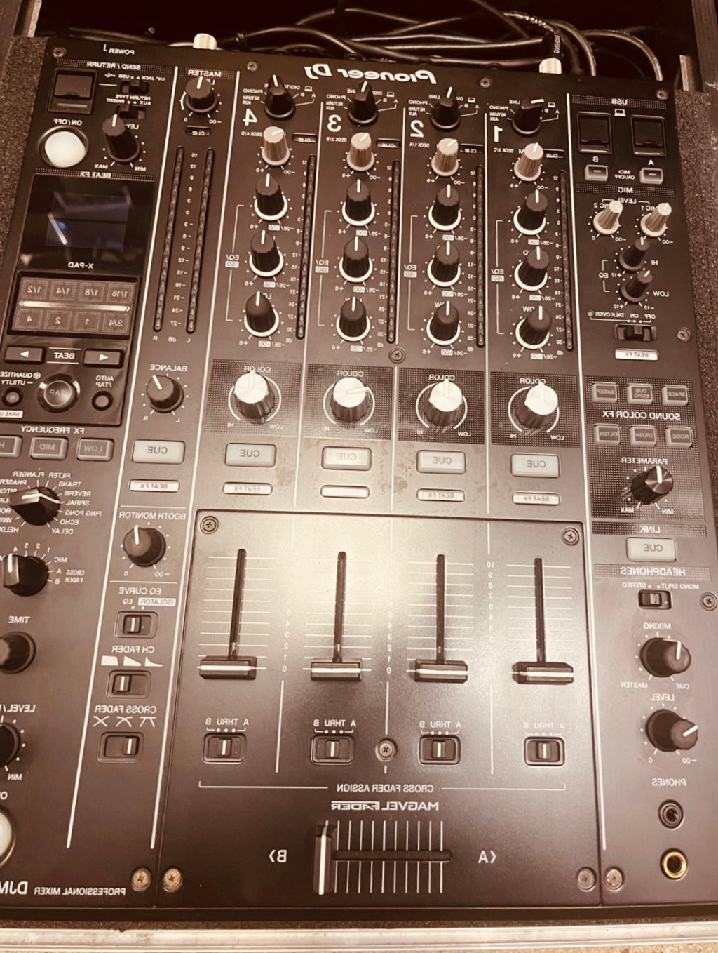 (Excellent état) Pack Setup Pro – 2x CDJ-2000NXS2 + DJM-900NXS2 + Flight Case