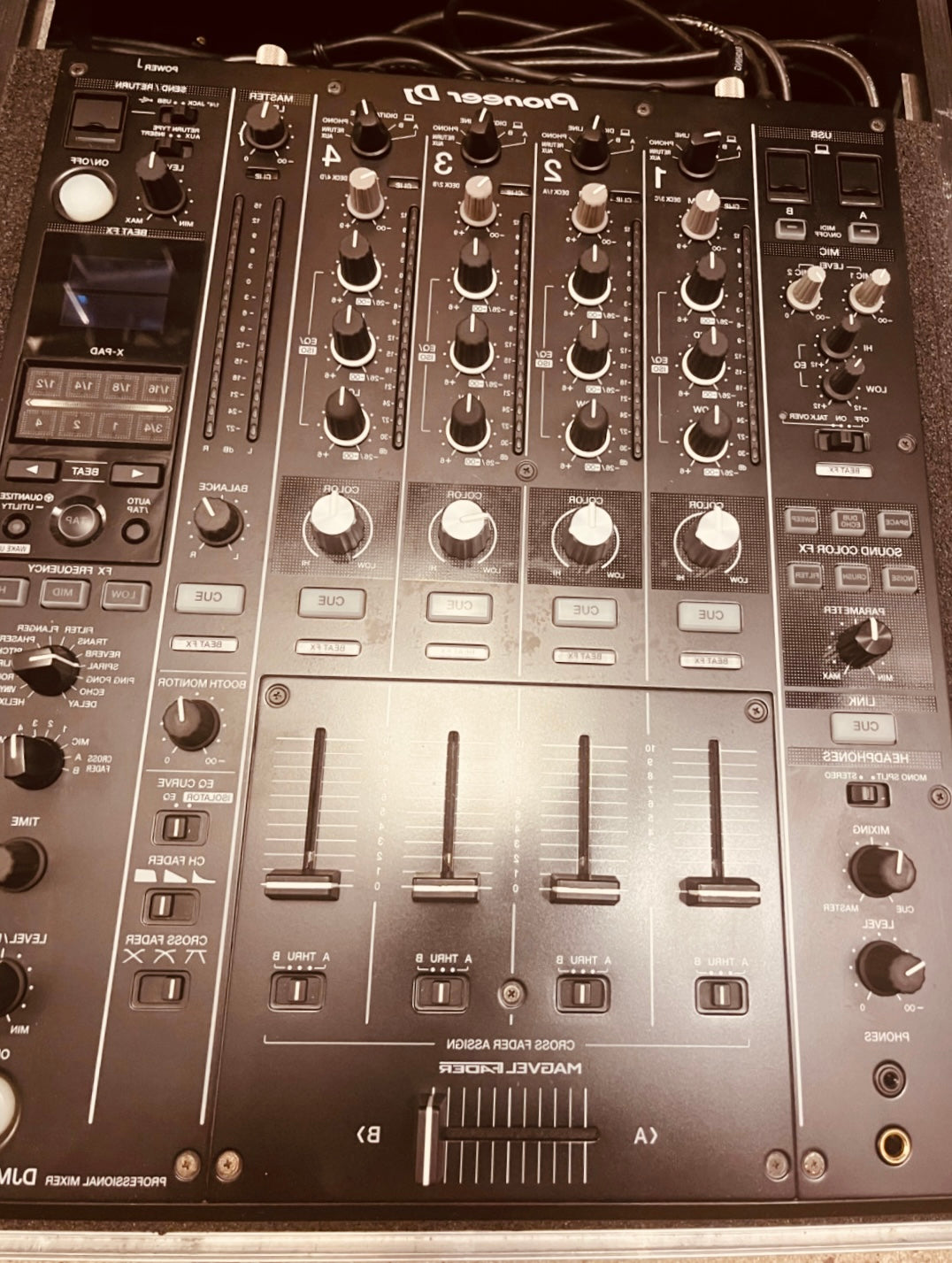 (Excellent état) Pack Setup Pro – 2x CDJ-2000NXS2 + DJM-900NXS2 + Flight Case